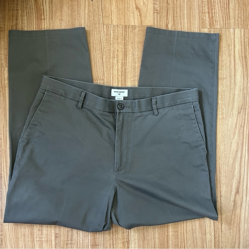 Dockers Greige Chinos Versatile Khakis Sz 38x29